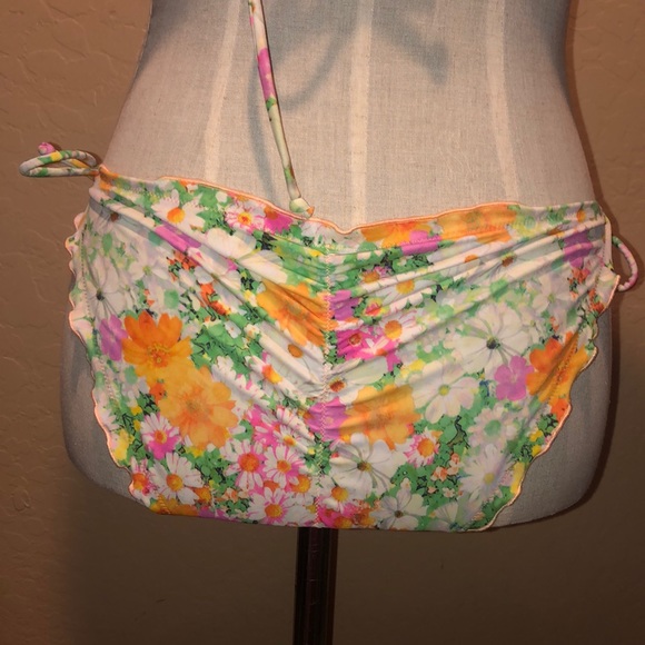 Floral Medium Victoria Secret bikini set - Picture 4 of 8